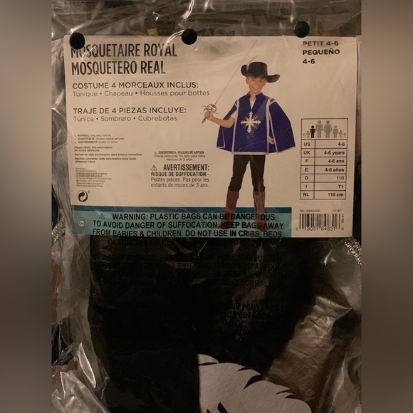 Boys Small Royal Musketeer costume - Picture 2 of 2